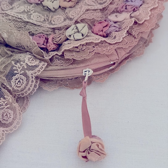 Pink and Rose tone Victorian, like highly embellished women’s purse - Picture 5 of 5